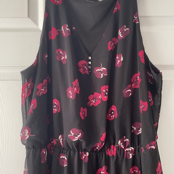 🎀 2/$30 Reitmans: Flowy floral dress - Picture 2 of 4